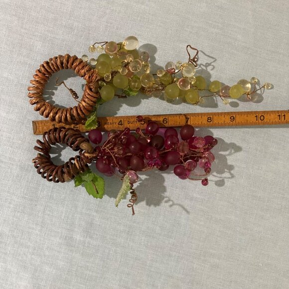 Lucite Grapes Red And White Wine Bottle Decor Hangers Set Of 2 - Picture 4 of 4